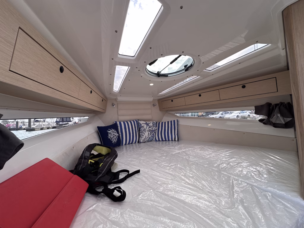 PARKER 800 CRUISER EX DEMO | PERFORMANCE MEETS WEEKEND COMFORT full