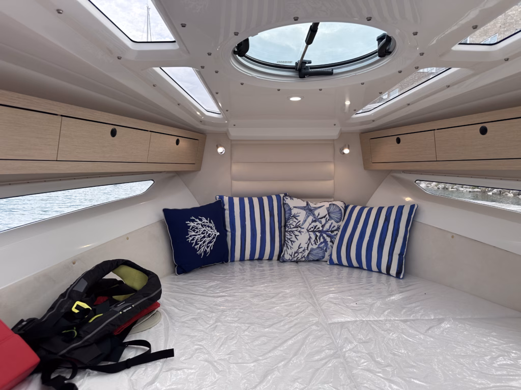 PARKER 800 CRUISER EX DEMO | PERFORMANCE MEETS WEEKEND COMFORT full
