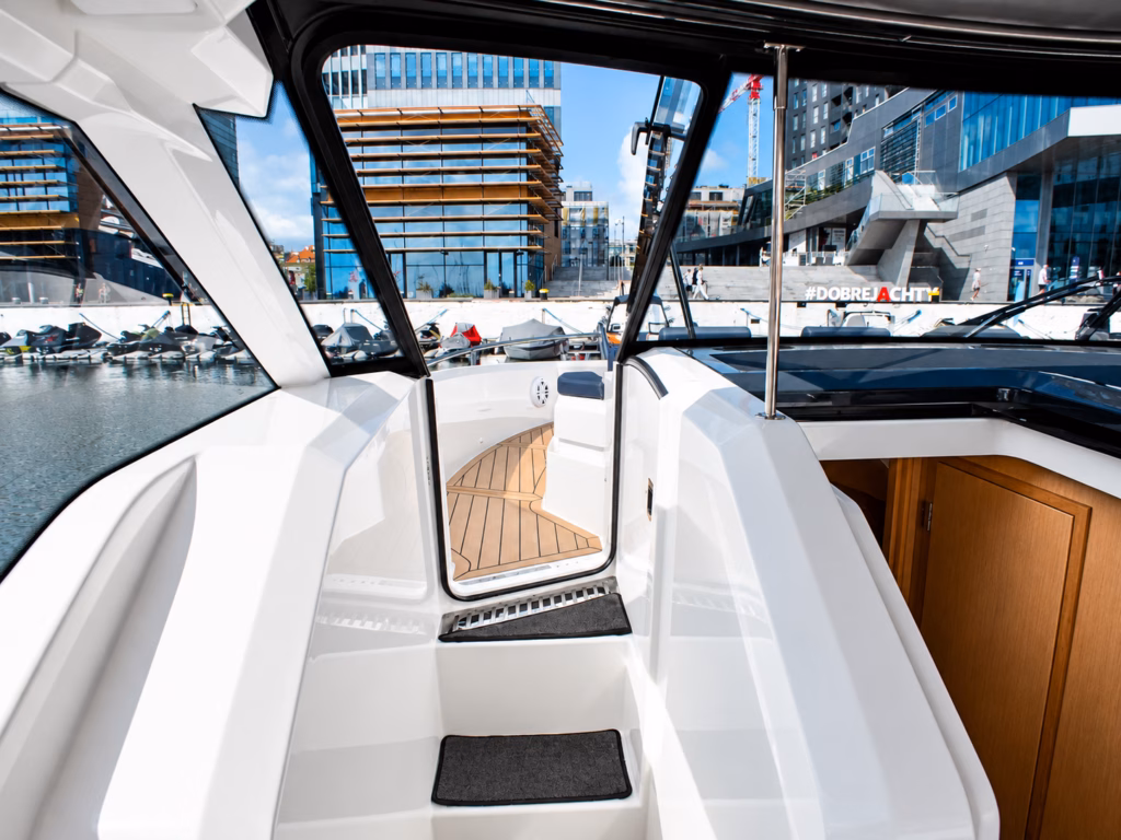 PARKER SORRENTO 100 – LUXURY SPORTS CRUISER full