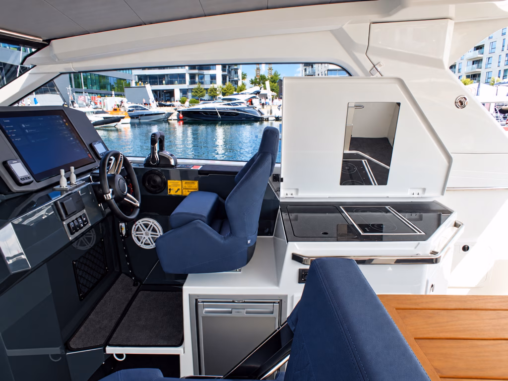 PARKER SORRENTO 100 – LUXURY SPORTS CRUISER full