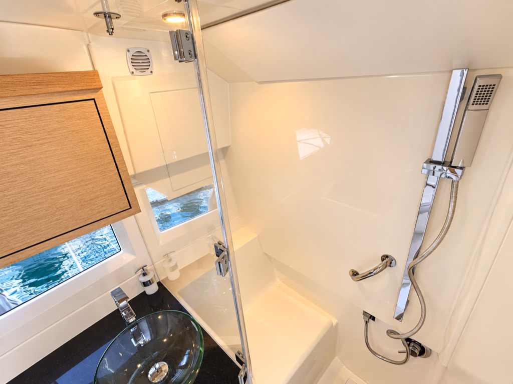 PARKER SORRENTO 100 – LUXURY SPORTS CRUISER full