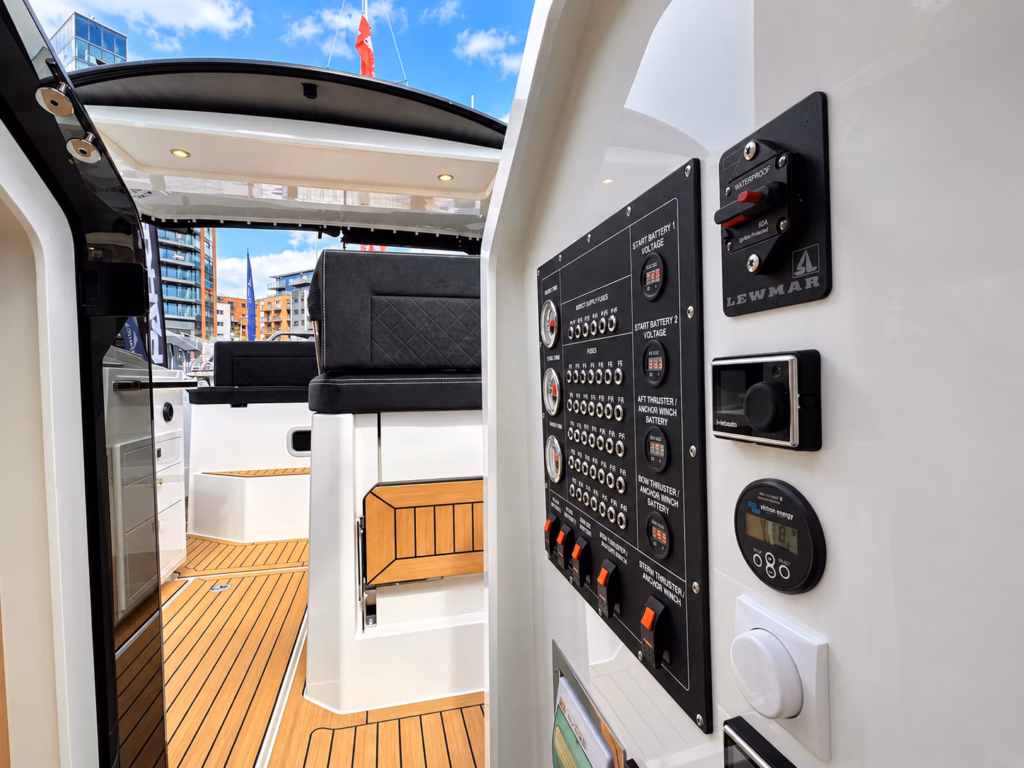 PARKER SORRENTO 100 – LUXURY SPORTS CRUISER full
