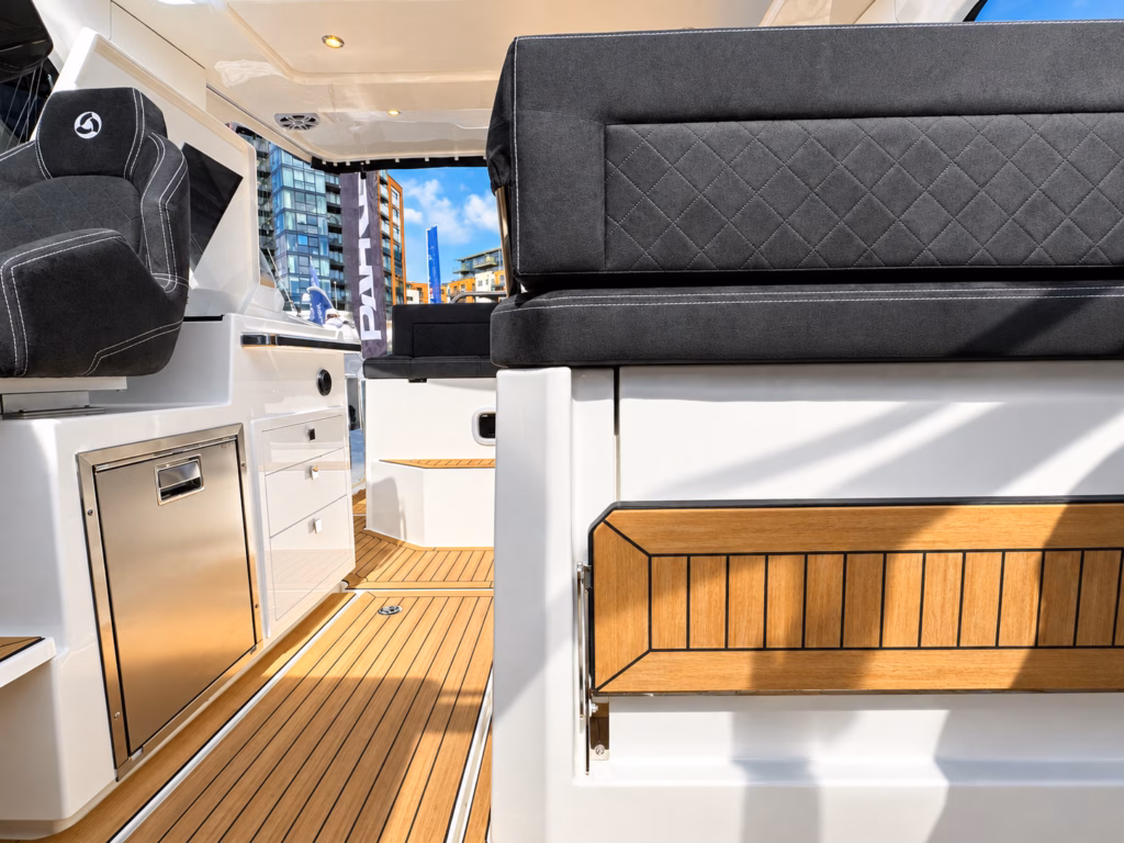 PARKER SORRENTO 100 – LUXURY SPORTS CRUISER full
