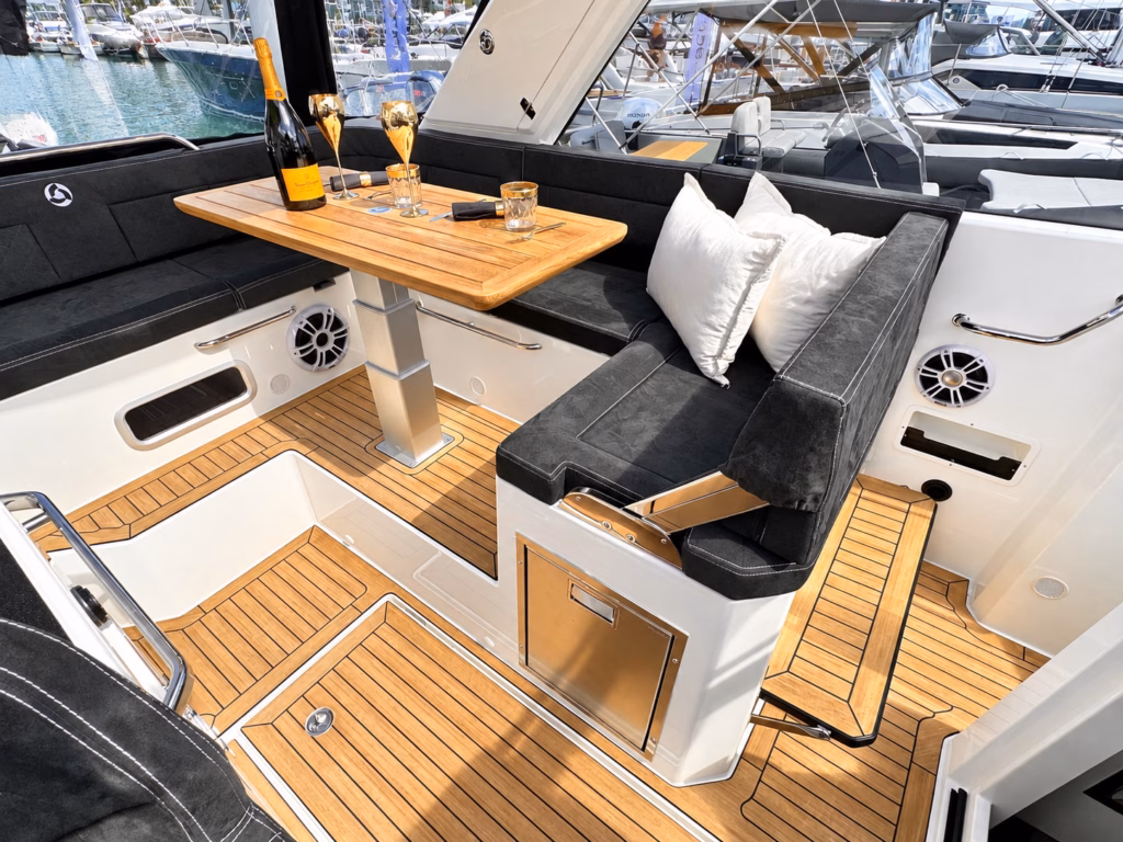 PARKER SORRENTO 100 – LUXURY SPORTS CRUISER full