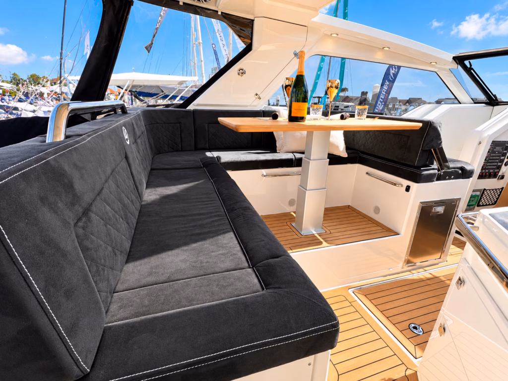 PARKER SORRENTO 100 – LUXURY SPORTS CRUISER full