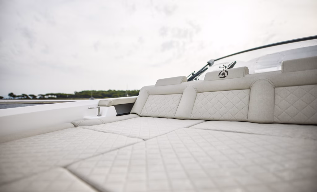 PARKER SORRENTO 100 – LUXURY SPORTS CRUISER full
